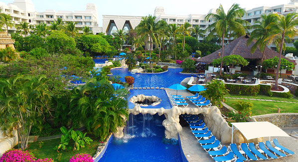 Barcelo Karmina Manzanillo
