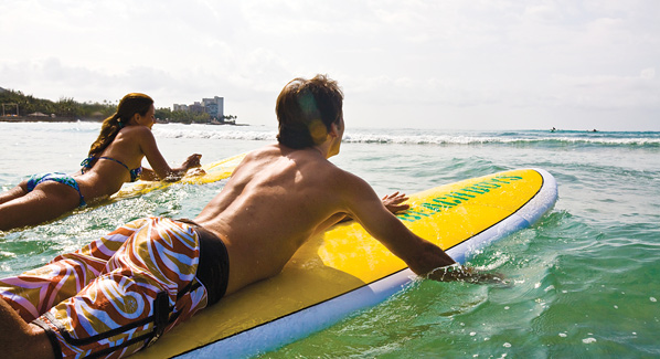 waikiki hawaii surfing, paddling out, learn to surf