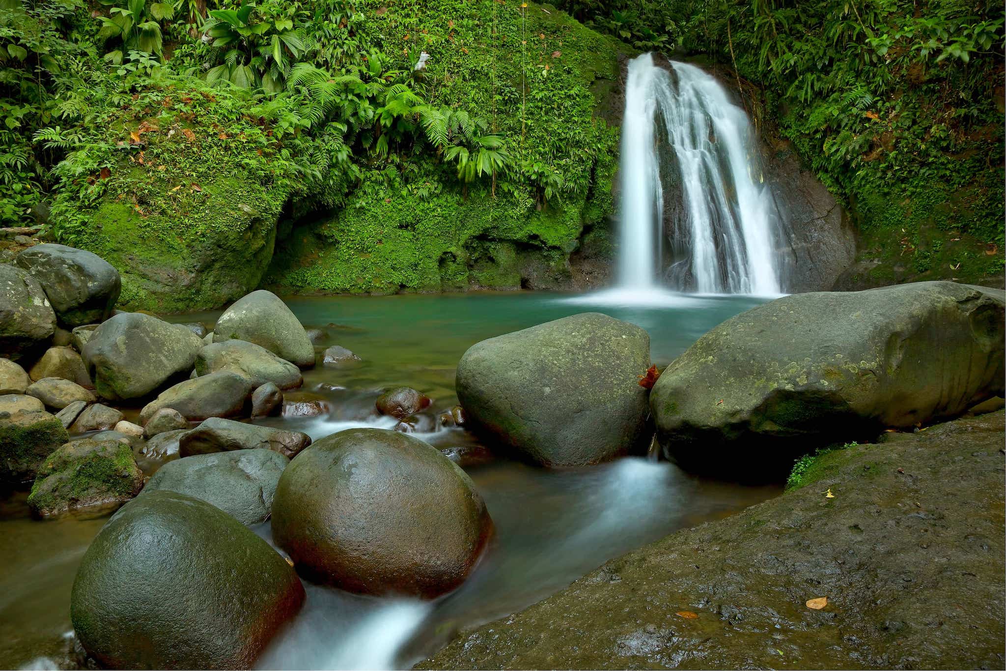 Guadeloupe-La-Cascade-Aux
