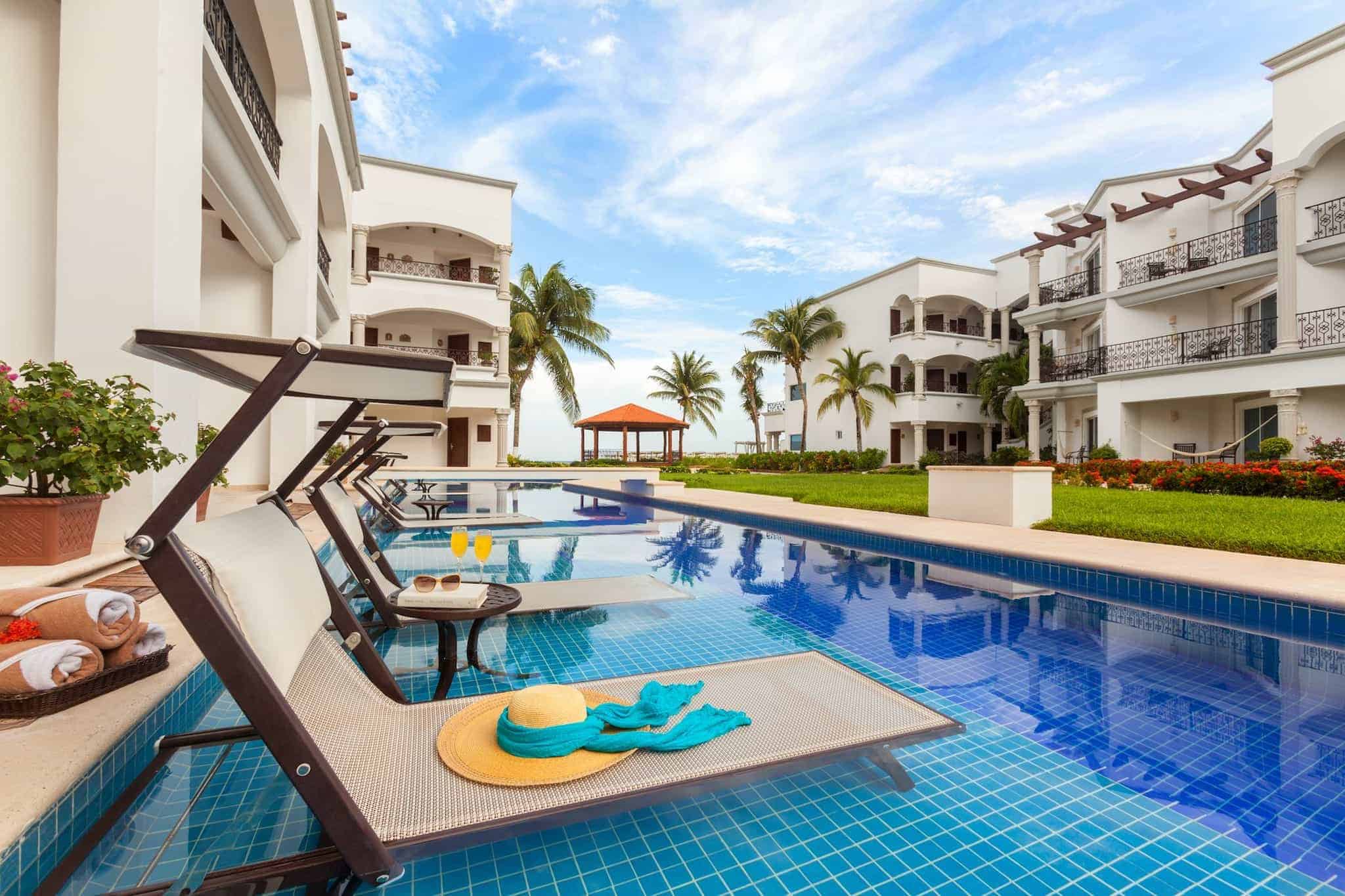 Royal Playa del Carmen Swim Up Room