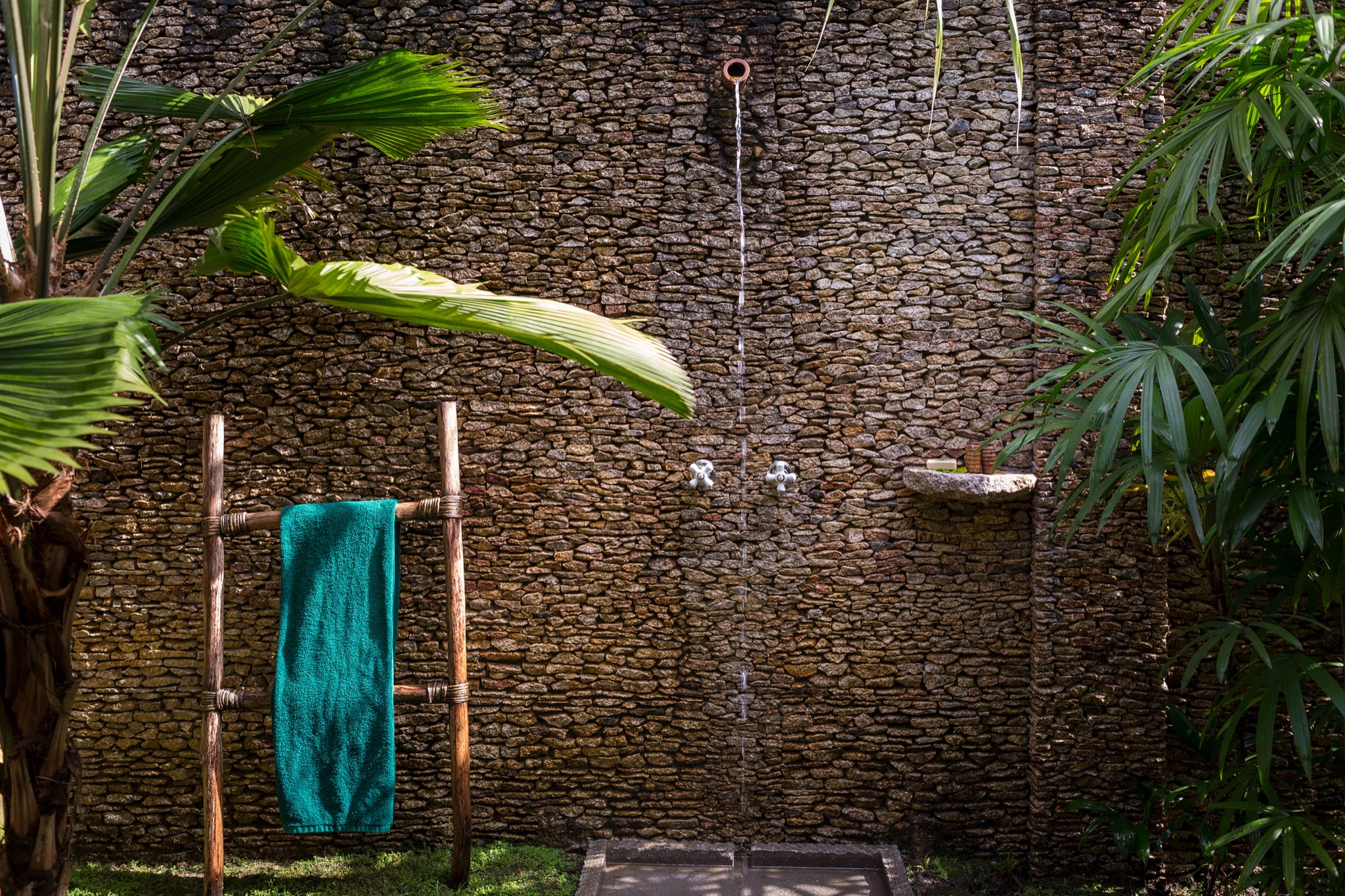 Blancaneaux Lodge Shower